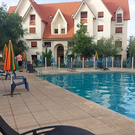 Ifrane Apartment With Swimming Pool Bagian luar foto
