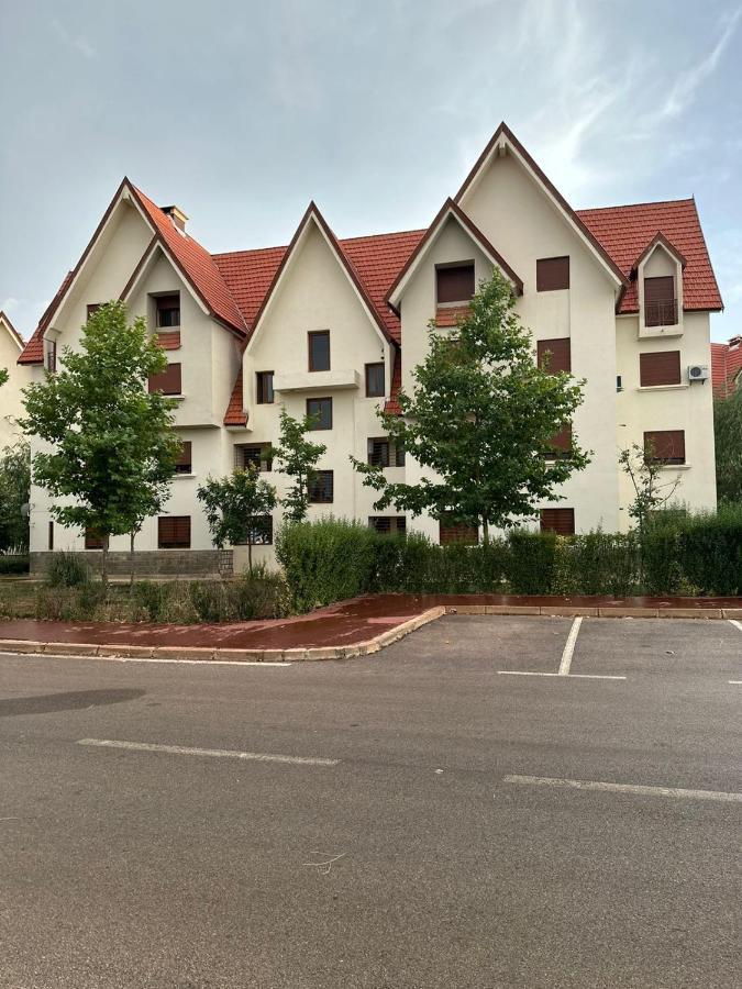 Ifrane Apartment With Swimming Pool Bagian luar foto