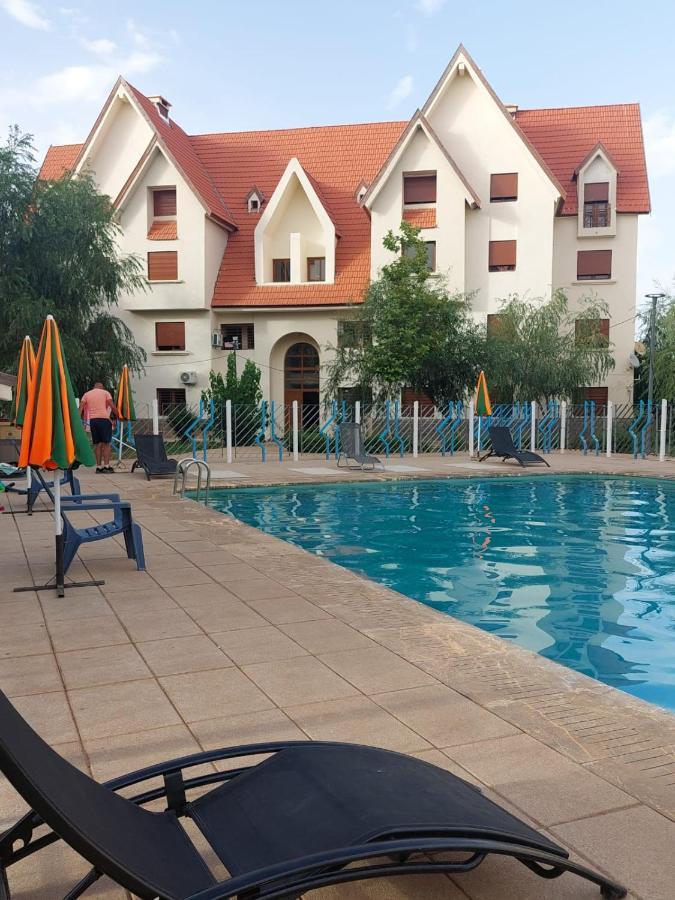 Ifrane Apartment With Swimming Pool Bagian luar foto